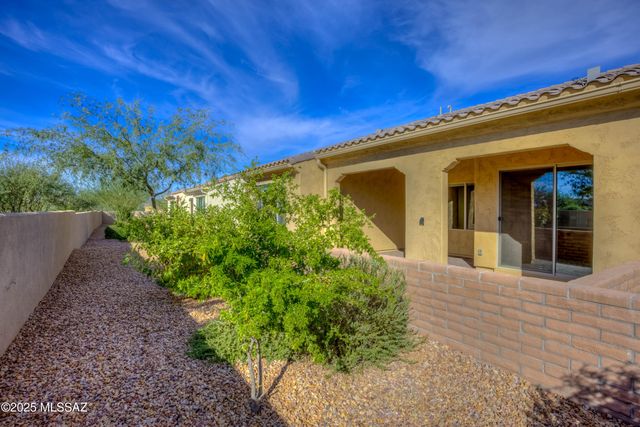 1446 E Blue Granite Drive, Green Valley, AZ 85614
