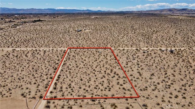 888 Lucky Lane, Landers, CA 92285