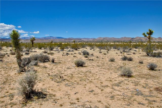 888 Lucky Lane, Landers, CA 92285