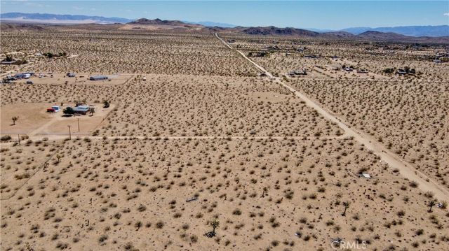 888 Lucky Lane, Landers, CA 92285