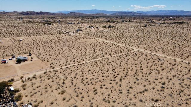 888 Lucky Lane, Landers, CA 92285