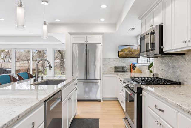 3812 W 57th Street, Edina, MN 55410