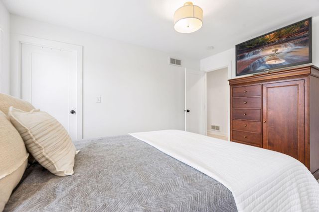 3812 W 57th Street, Edina, MN 55410