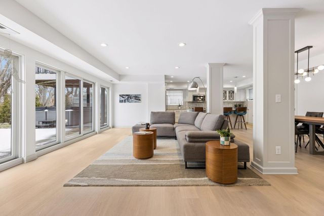 3812 W 57th Street, Edina, MN 55410