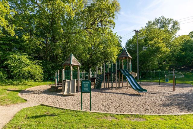 3812 W 57th Street, Edina, MN 55410