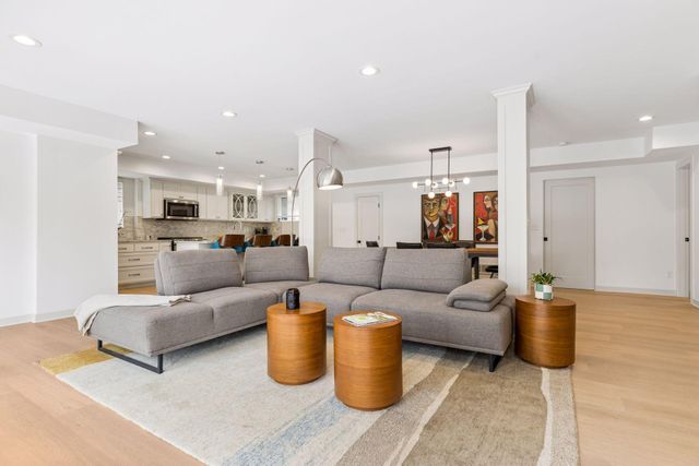 3812 W 57th Street, Edina, MN 55410