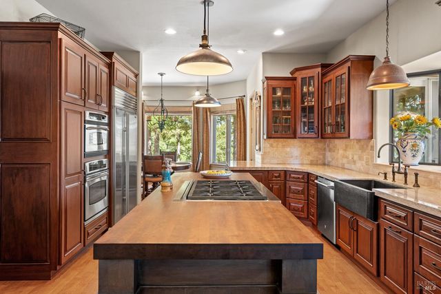 800-850 Boonville Rd, Ukiah, CA 95482