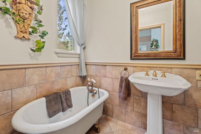 800-850 Boonville Rd, Ukiah, CA 95482