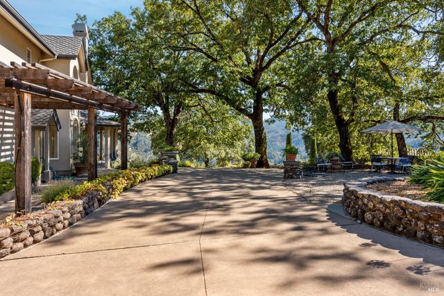 800-850 Boonville Rd, Ukiah, CA 95482