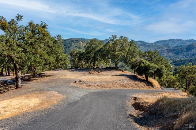 800-850 Boonville Rd, Ukiah, CA 95482