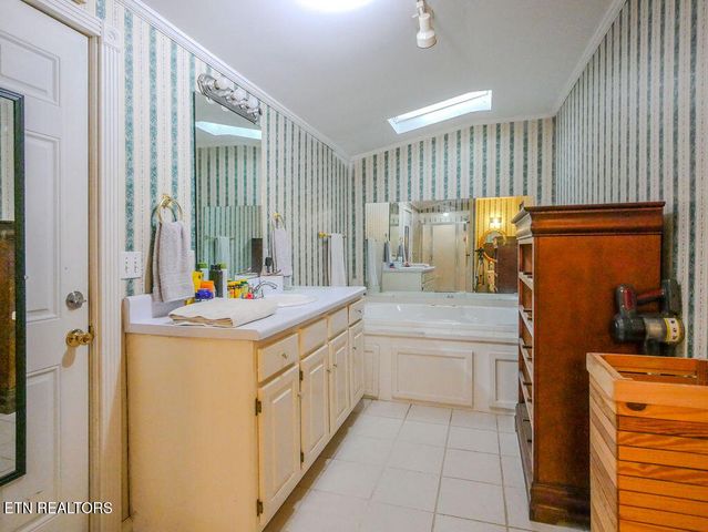 10 Pine Street, Athens, TN 37303