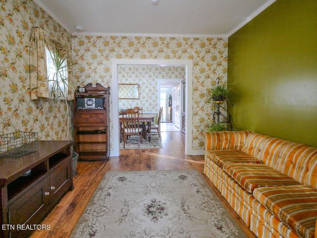 10 Pine Street, Athens, TN 37303