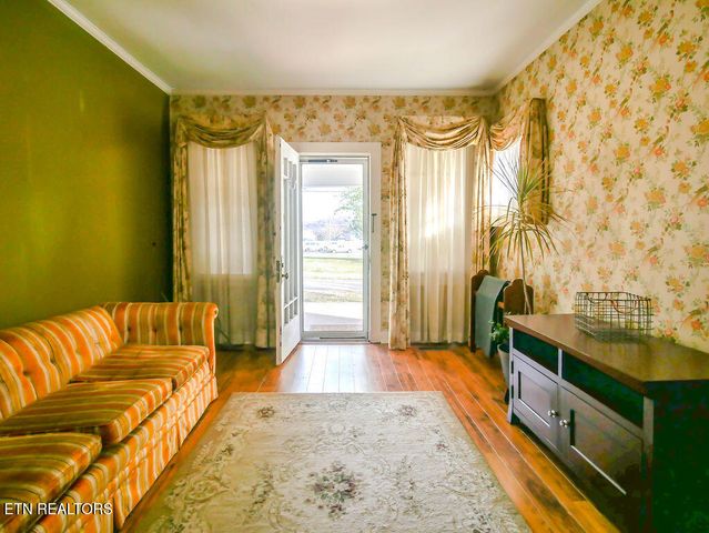 10 Pine Street, Athens, TN 37303