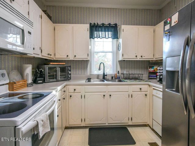 10 Pine Street, Athens, TN 37303