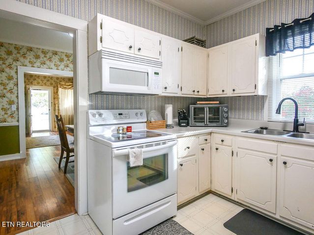 10 Pine Street, Athens, TN 37303