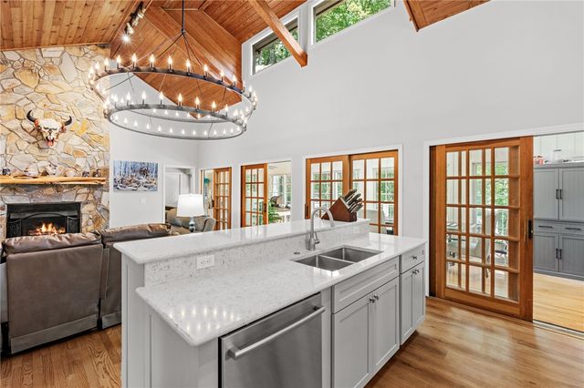 300 Whispering Falls Drive, Pickens, SC 29671