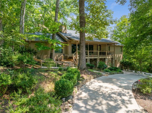 300 Whispering Falls Drive, Pickens, SC 29671