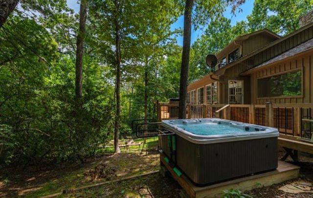 300 Whispering Falls Drive, Pickens, SC 29671