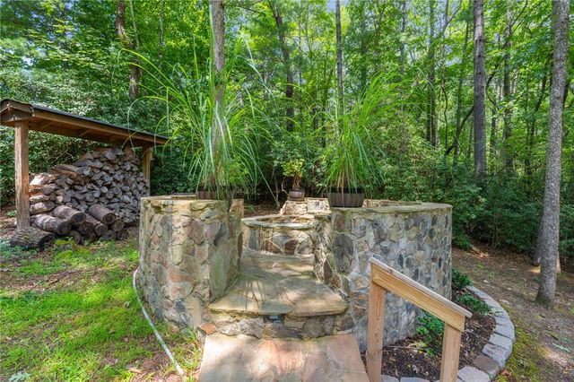 300 Whispering Falls Drive, Pickens, SC 29671