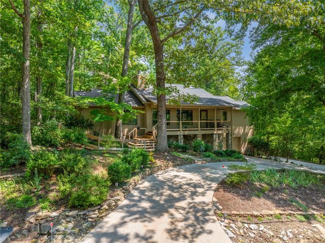 300 Whispering Falls Drive, Pickens, SC 29671