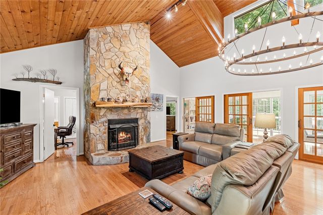 300 Whispering Falls Drive, Pickens, SC 29671