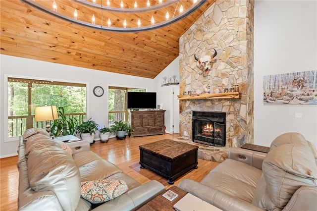 300 Whispering Falls Drive, Pickens, SC 29671