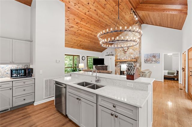 300 Whispering Falls Drive, Pickens, SC 29671