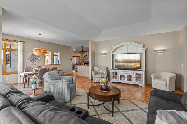 3144 Wilds Ridge Court NW, Prior Lake, MN 55372