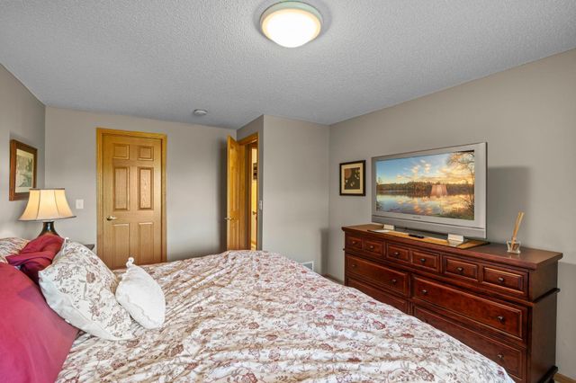 3144 Wilds Ridge Court NW, Prior Lake, MN 55372