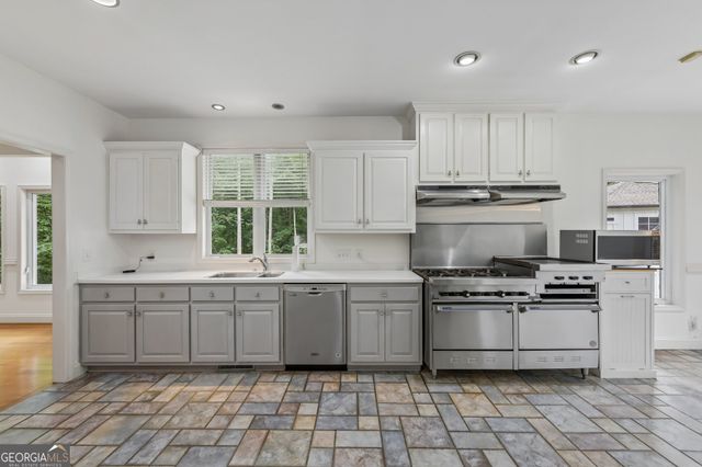 6137 White Oak Drive, Flowery Branch, GA 30542