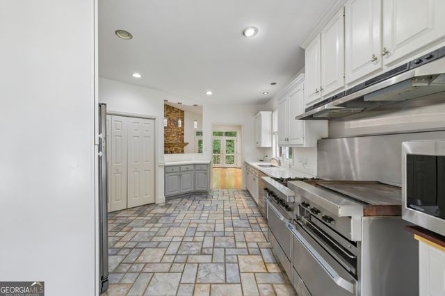 6137 White Oak Drive, Flowery Branch, GA 30542