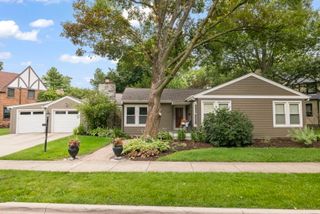255 CREST Road, Glen Ellyn, IL 60137