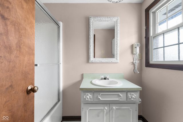 100 E Michelle Lane, Pendleton, IN 46064