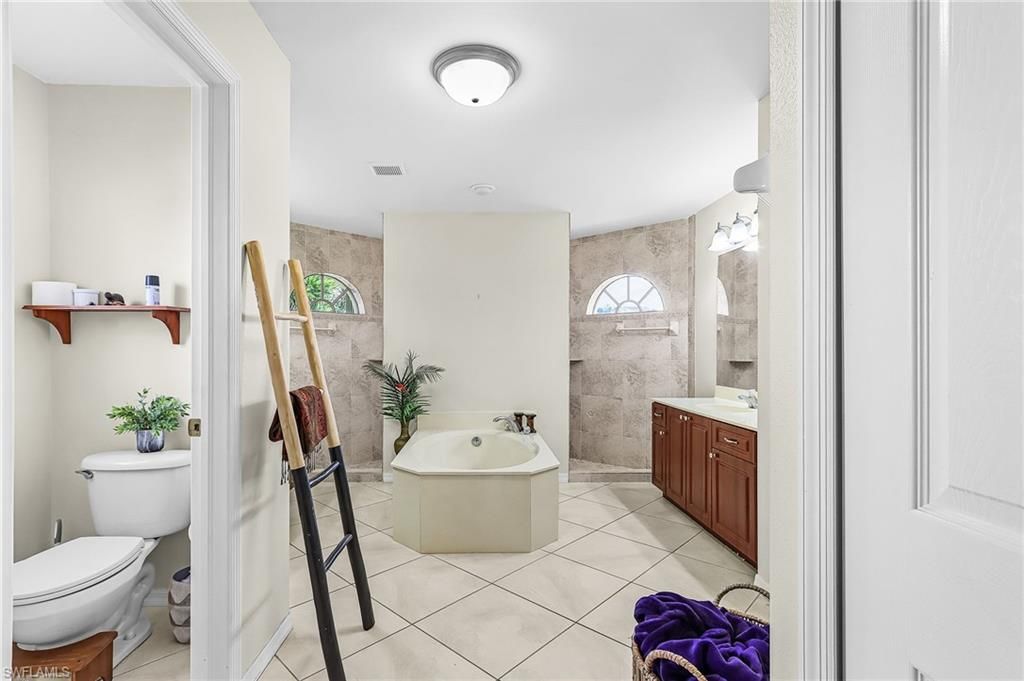 Image 11 of property listing at 1721 30th TER, Cape Coral, FL 33914