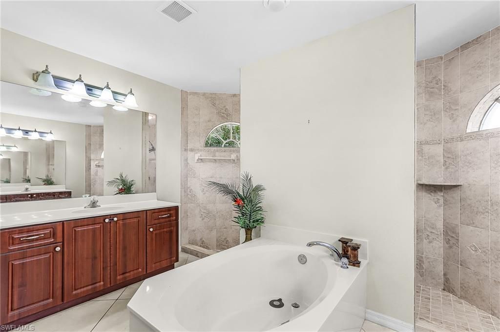 Image 12 of property listing at 1721 30th TER, Cape Coral, FL 33914