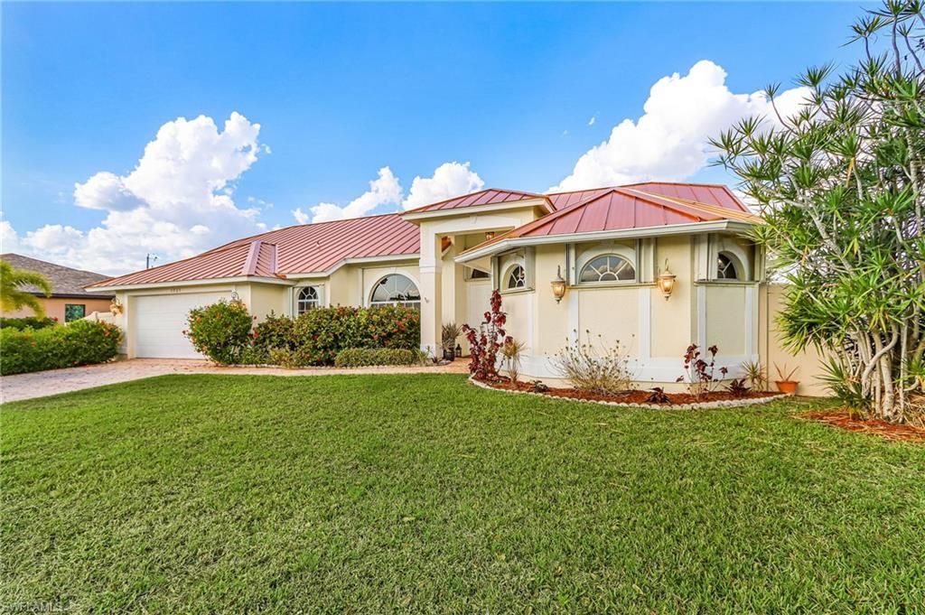 Image 3 of property listing at 1721 30th TER, Cape Coral, FL 33914
