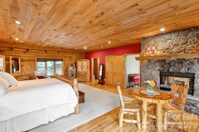 35 Falcon Crest Loop, Maggie Valley, NC 28751