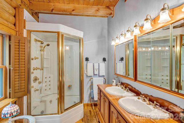 35 Falcon Crest Loop, Maggie Valley, NC 28751