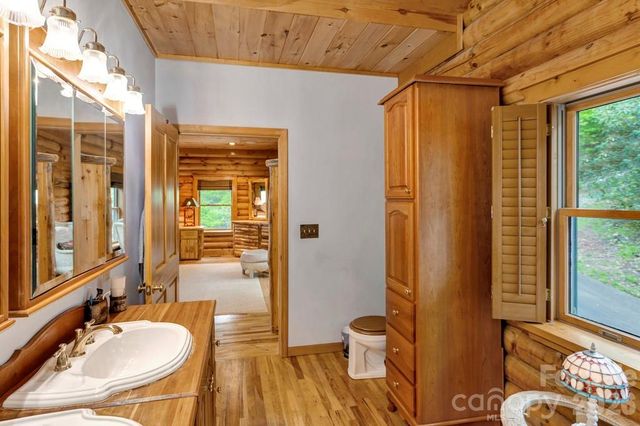 35 Falcon Crest Loop, Maggie Valley, NC 28751