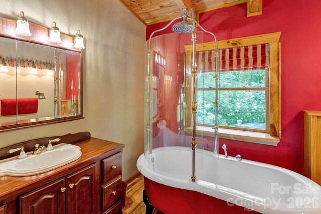 35 Falcon Crest Loop, Maggie Valley, NC 28751
