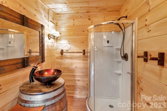 35 Falcon Crest Loop, Maggie Valley, NC 28751