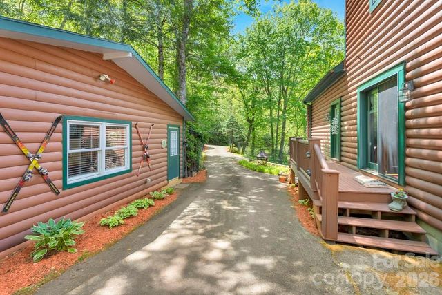 35 Falcon Crest Loop, Maggie Valley, NC 28751