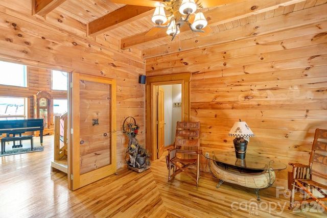 35 Falcon Crest Loop, Maggie Valley, NC 28751