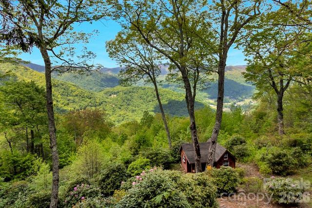 35 Falcon Crest Loop, Maggie Valley, NC 28751