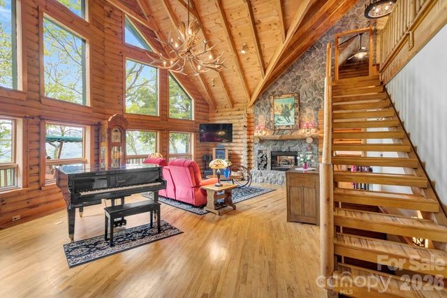 35 Falcon Crest Loop, Maggie Valley, NC 28751