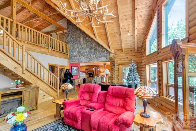 35 Falcon Crest Loop, Maggie Valley, NC 28751