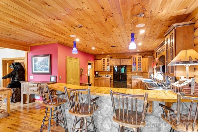 35 Falcon Crest Loop, Maggie Valley, NC 28751