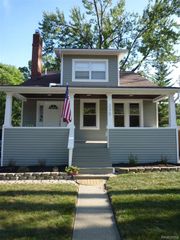 235 W Cambourne Street, Fenton, MI 48220