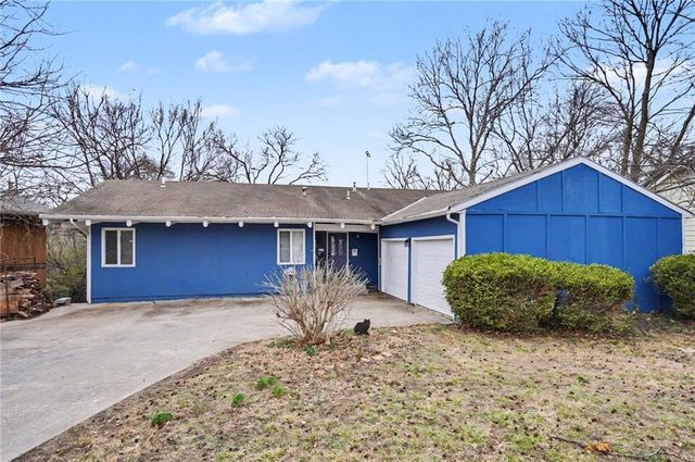 2933 Harvard Road, Lawrence, KS 66049