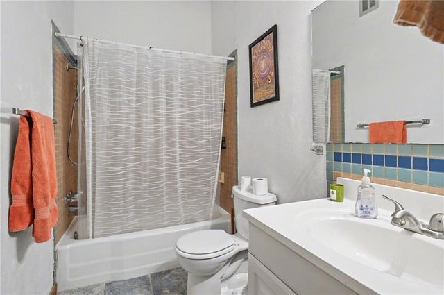 2933 Harvard Road, Lawrence, KS 66049